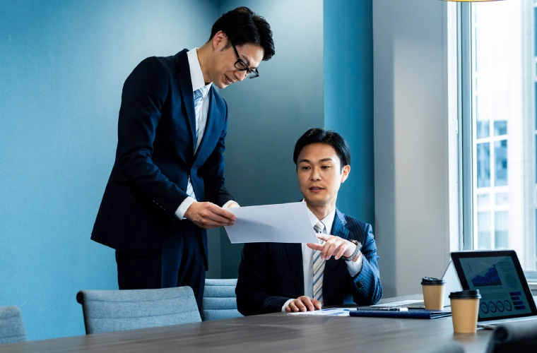 NEXUSの社員が前向きに働くオフィスの様子